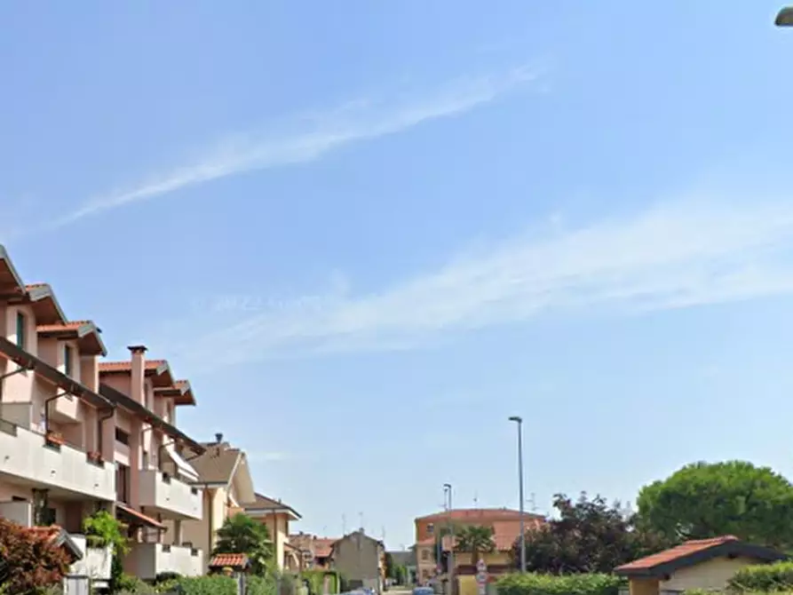 Immagine 10 di Appartamento in vendita  in Via Isonzo a Bareggio