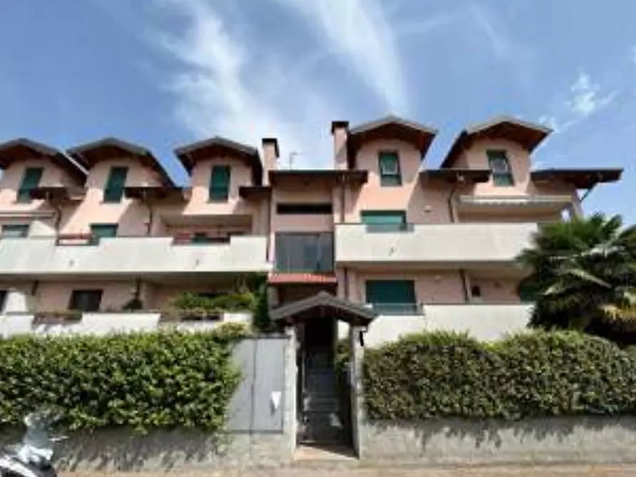 Immagine 11 di Appartamento in vendita  in Via Isonzo a Bareggio