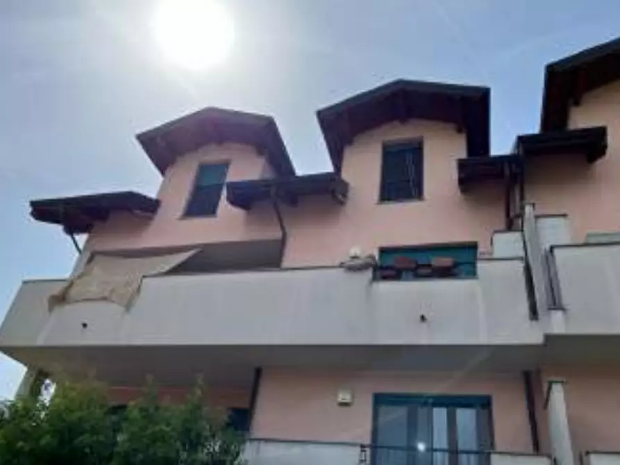 Immagine 2 di Appartamento in vendita  in Via Isonzo a Bareggio