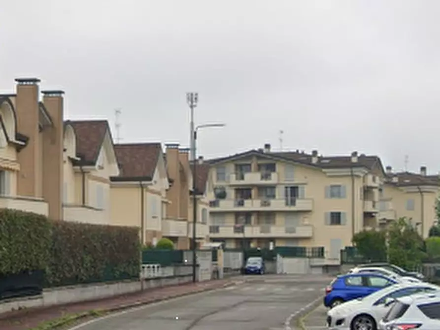 Immagine 2 di Garage in vendita  in Via Wolfgang Amadeus Mozart a Liscate