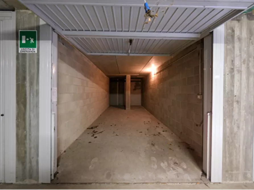 Immagine 1 di Garage in vendita  in Via Wolfgang Amadeus Mozart a Liscate