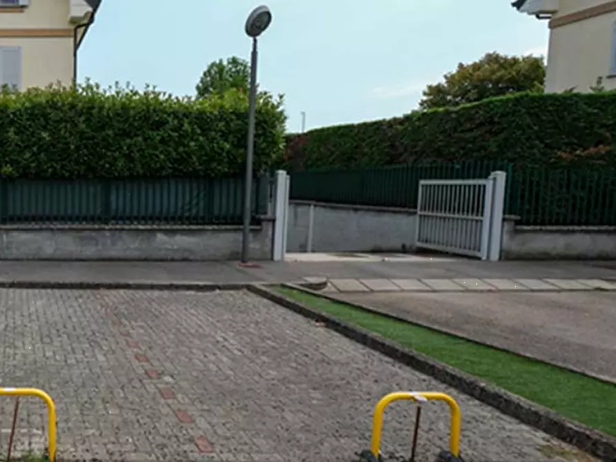 Immagine 2 di Posto auto in vendita  in  Via Mozart Wolfgang Amadeus a Liscate