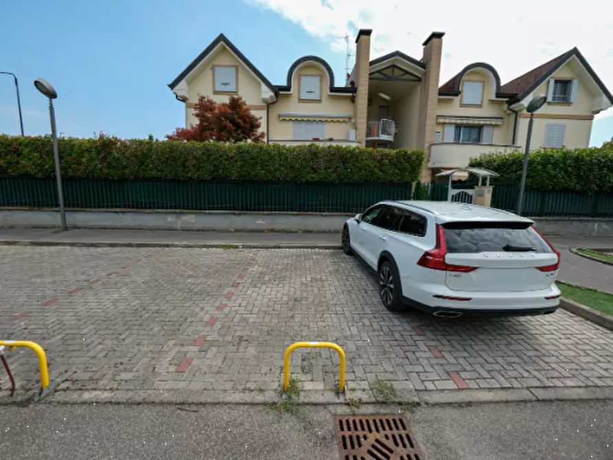 Immagine 1 di Posto auto in vendita  in Via Mozart Wolfgang Amadeus a Liscate