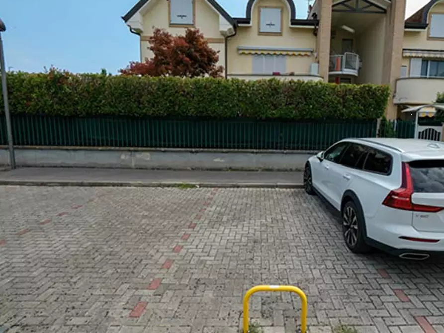Immagine 2 di Posto auto in vendita  in Via Mozart Wolfgang Amadeus a Liscate