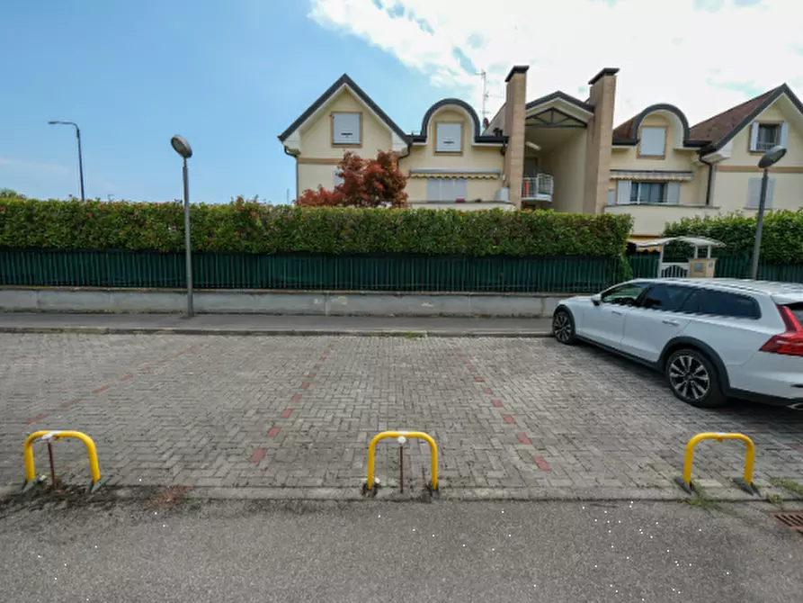 Immagine 2 di Posto auto in vendita  in Via Mozart Wolfgang Amadeus a Liscate