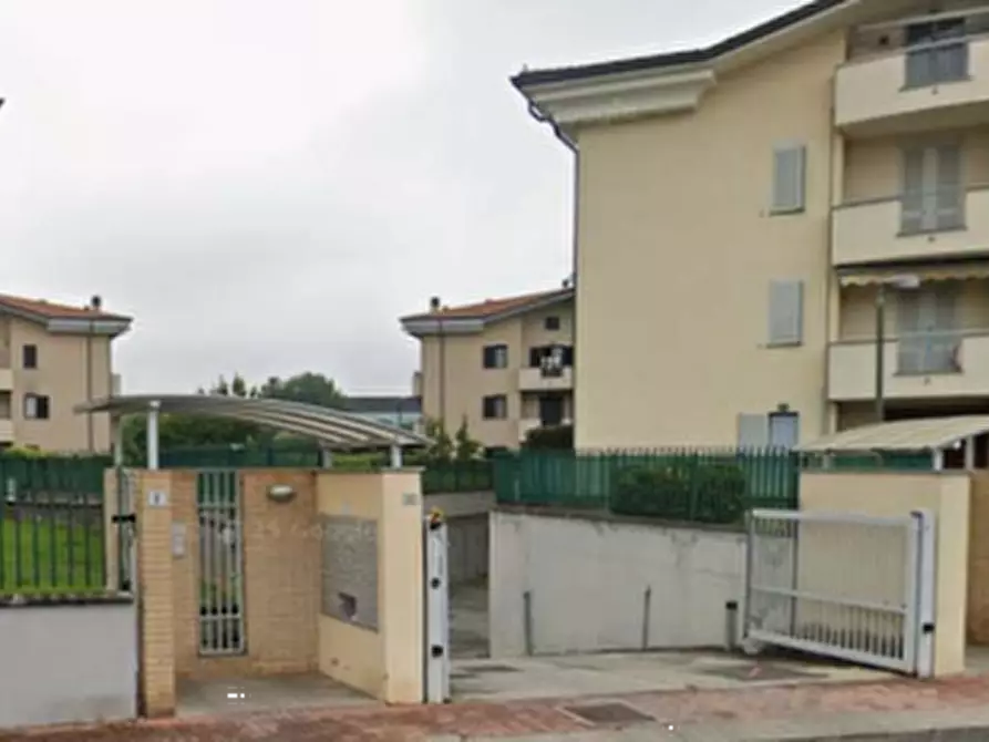 Immagine 3 di Garage in vendita  in Via Wolfgang Amadeus Mozart a Liscate