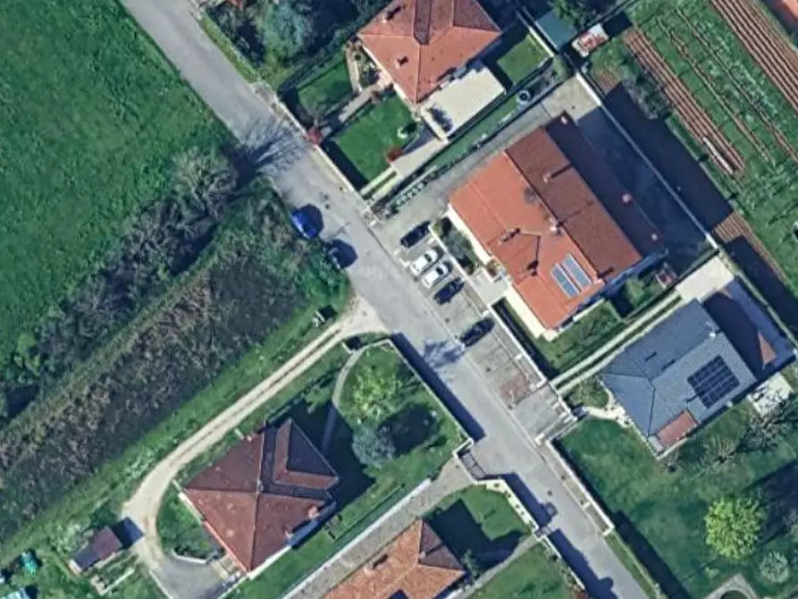 Immagine 1 di Garage in vendita  in Via Giacomo Matteotti a Cordenons