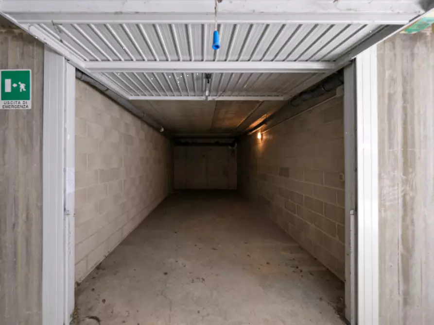 Immagine 2 di Garage in vendita  in Via Wolfgang Amadeus Mozart a Liscate
