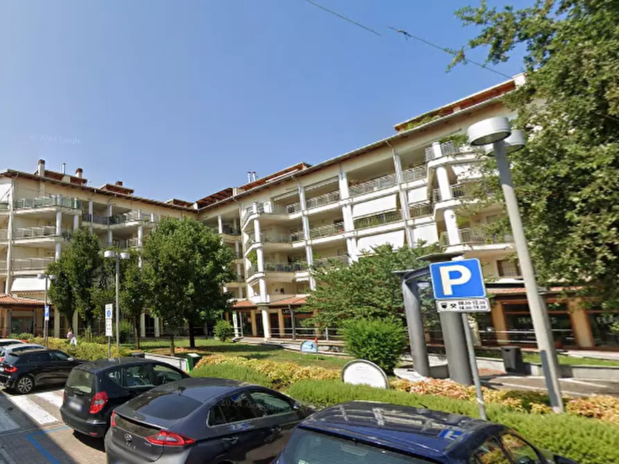 Immagine 7 di Negozio in vendita  in Piazza Giacomo Matteotti a Senago