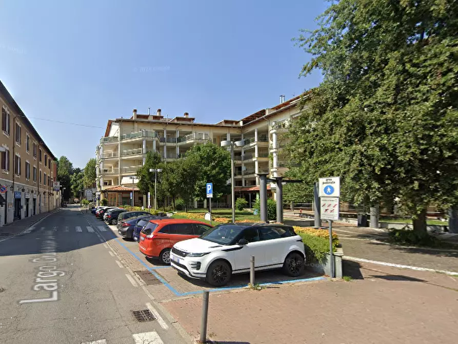 Immagine 10 di Negozio in vendita  in Piazza Giacomo Matteotti a Senago