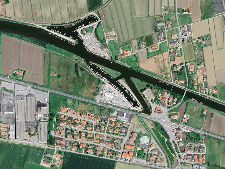 Immagine 15 di Capannone industriale in vendita  in Strada Statale Romea a Chioggia