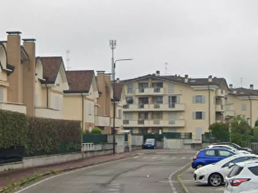 Immagine 2 di Garage in vendita  in Via Wolfgang Amadeus Mozart a Liscate