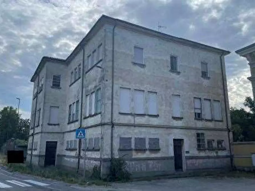 Immagine 1 di Magazzino in vendita  in Via Zuccherificio a Ravenna