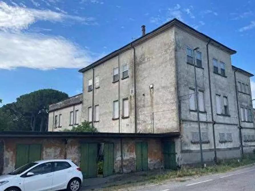 Immagine 3 di Magazzino in vendita  in Via Zuccherificio a Ravenna