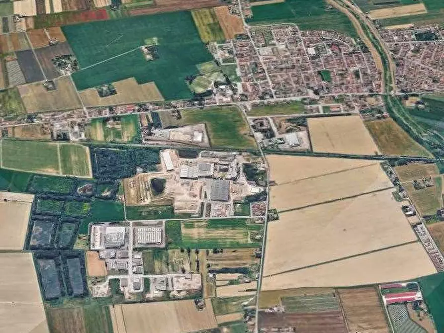 Immagine 8 di Magazzino in vendita  in Via Zuccherificio a Ravenna