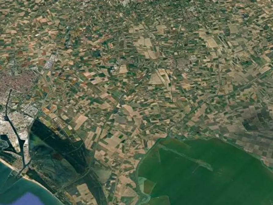 Immagine 10 di Magazzino in vendita  in Via Zuccherificio a Ravenna