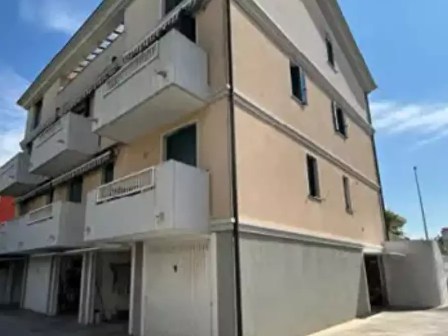 Immagine 12 di Appartamento in vendita  in Via Michelangelo a Fosso'