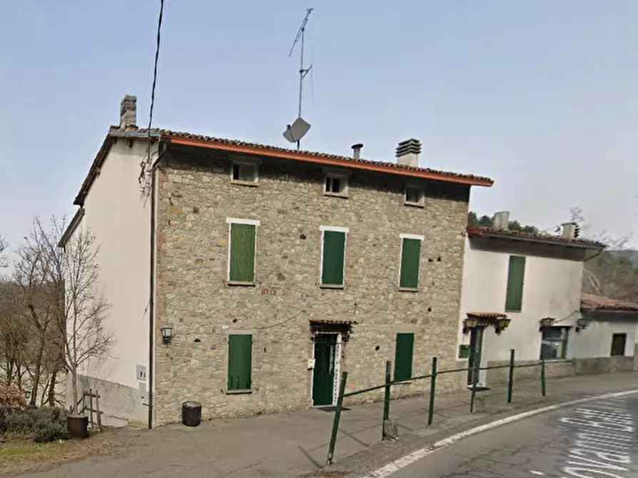 Immagine 2 di Magazzino in vendita  in via Battilocchi a Calestano