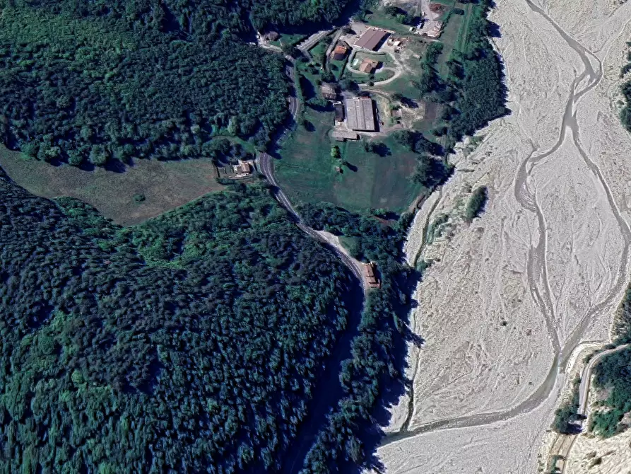 Immagine 11 di Magazzino in vendita  in via Battilocchi a Calestano