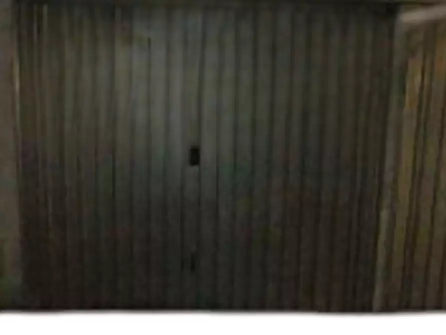 Immagine 1 di Garage in vendita  in via di Grotta di Gregna  a Roma