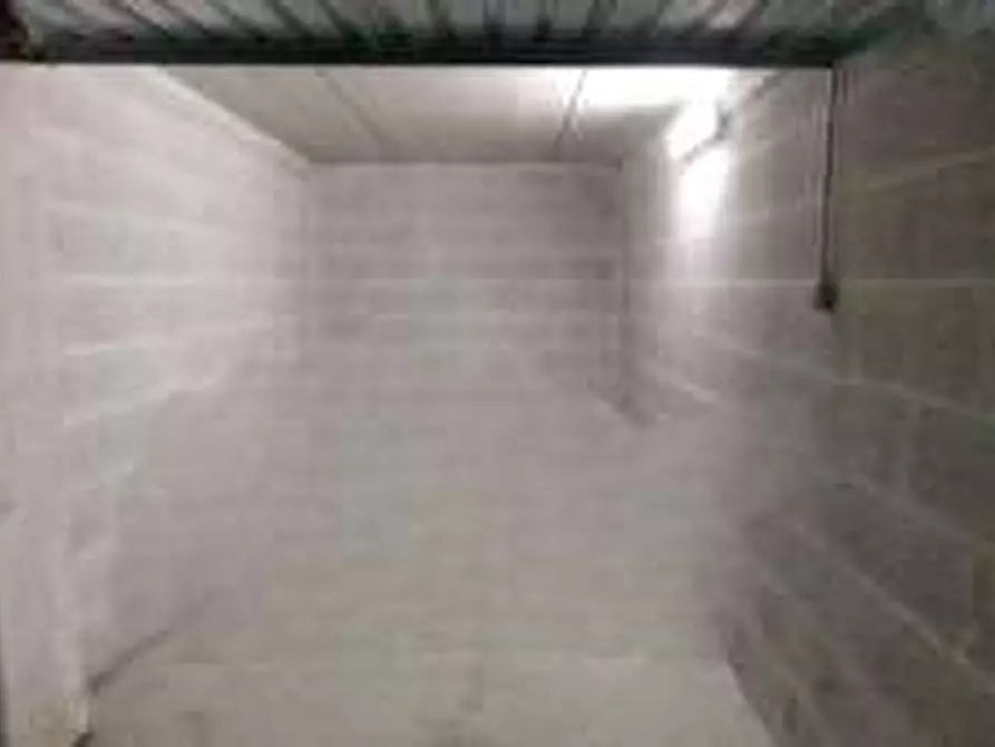 Immagine 2 di Garage in vendita  in via di Grotta di Gregna  a Roma