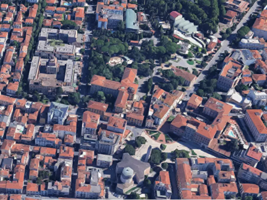 Immagine 1 di Hotel in vendita  in Viale IV Novembre  a Montecatini Terme