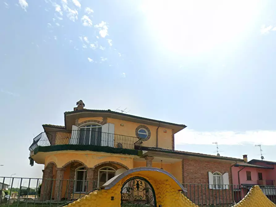 Immagine 6 di Villa in vendita  in Via Primo Ernesto Laudi a Sommo