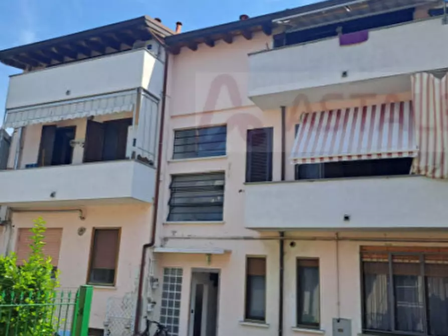 Immagine 2 di Appartamento in vendita  in Via Gaetano Donizetti a Vigevano