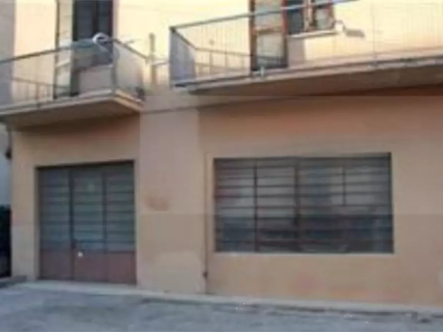 Immagine 1 di Magazzino in vendita  in Via Monte Grappa a Monte Urano