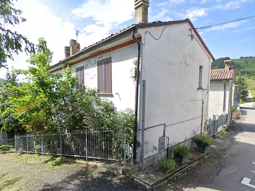 casa indipendente in vendita a Zavattarello in zona Rossone