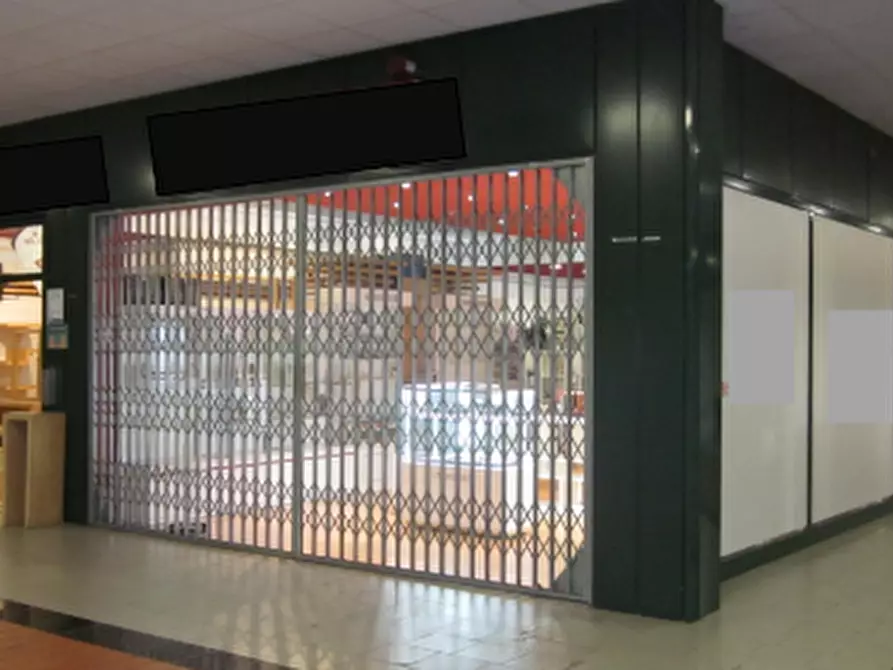 Immagine 1 di Negozio in vendita  in Via Piemonte a San Martino Siccomario