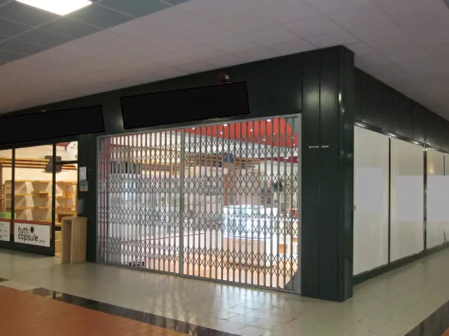 Immagine 2 di Negozio in vendita  in Via Piemonte a San Martino Siccomario