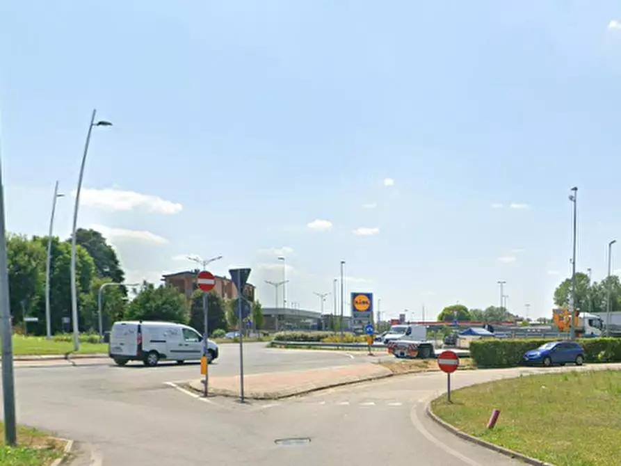 Immagine 5 di Negozio in vendita  in Via Piemonte a San Martino Siccomario