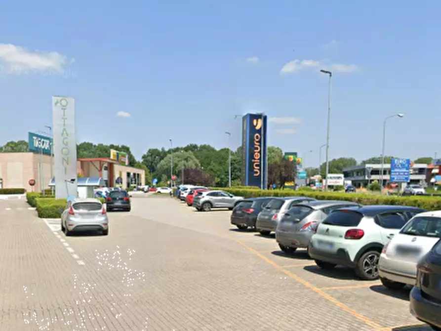 Immagine 6 di Negozio in vendita  in Via Piemonte a San Martino Siccomario