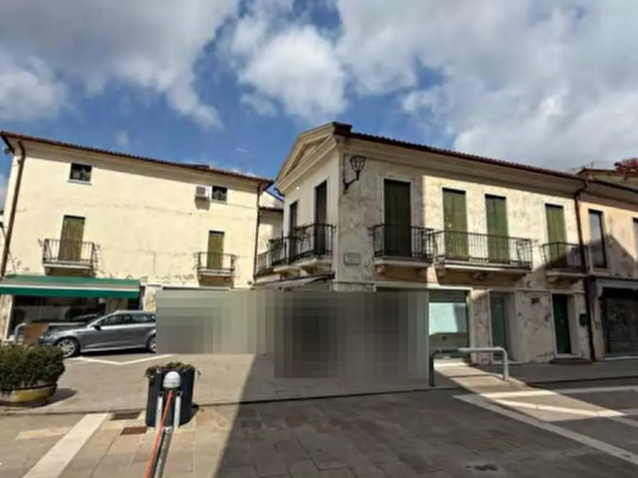Immagine 1 di Negozio in vendita  in Via Piazza Umberto I a Camisano Vicentino