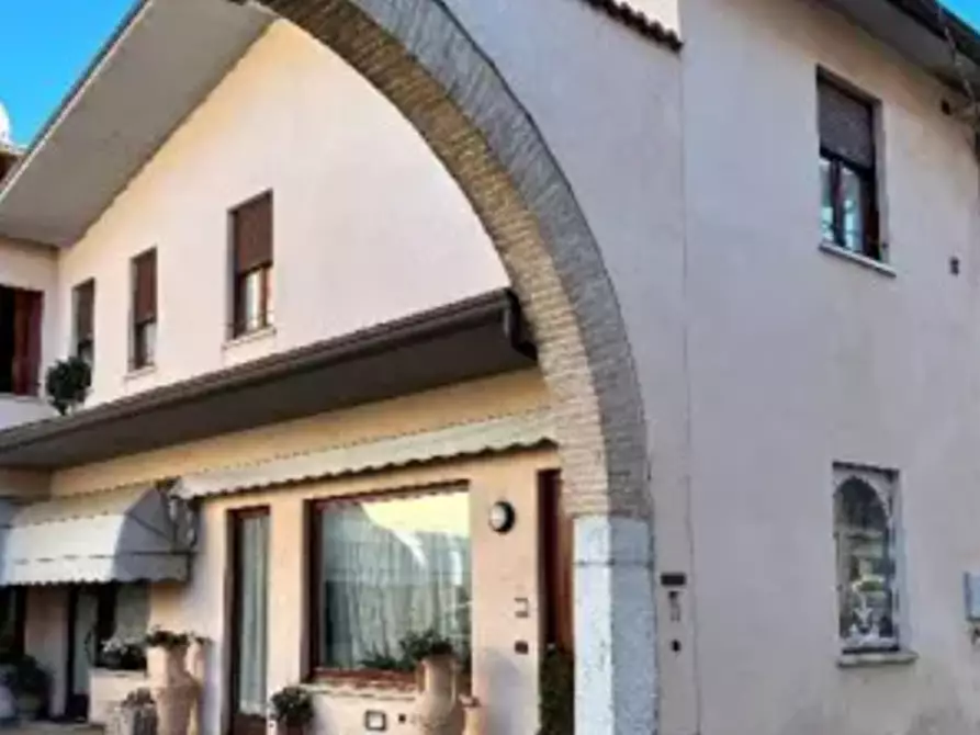 Immagine 1 di Negozio in vendita  in Via Benedetto Croce a Chiuppano