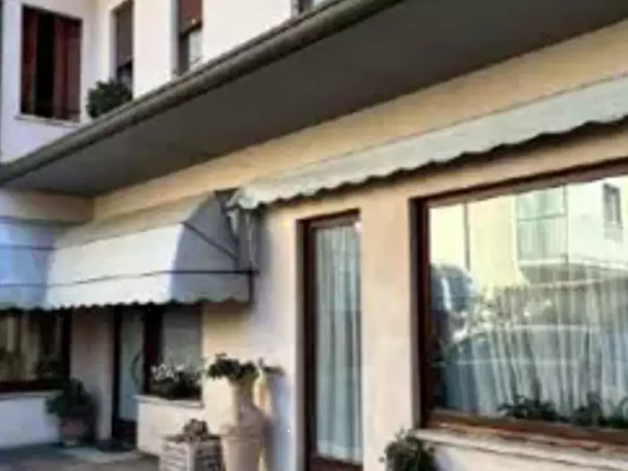 Immagine 2 di Negozio in vendita  in Via Benedetto Croce a Chiuppano