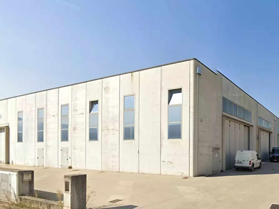 Immagine 3 di Magazzino in vendita  in Via Isaac Newton a Malo