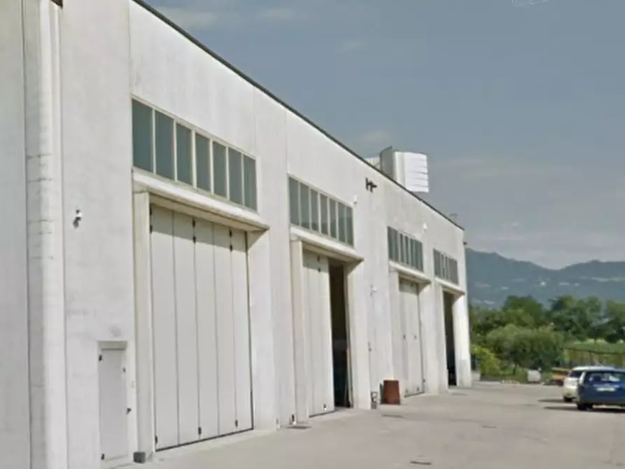 Immagine 5 di Magazzino in vendita  in Via Isaac Newton a Malo