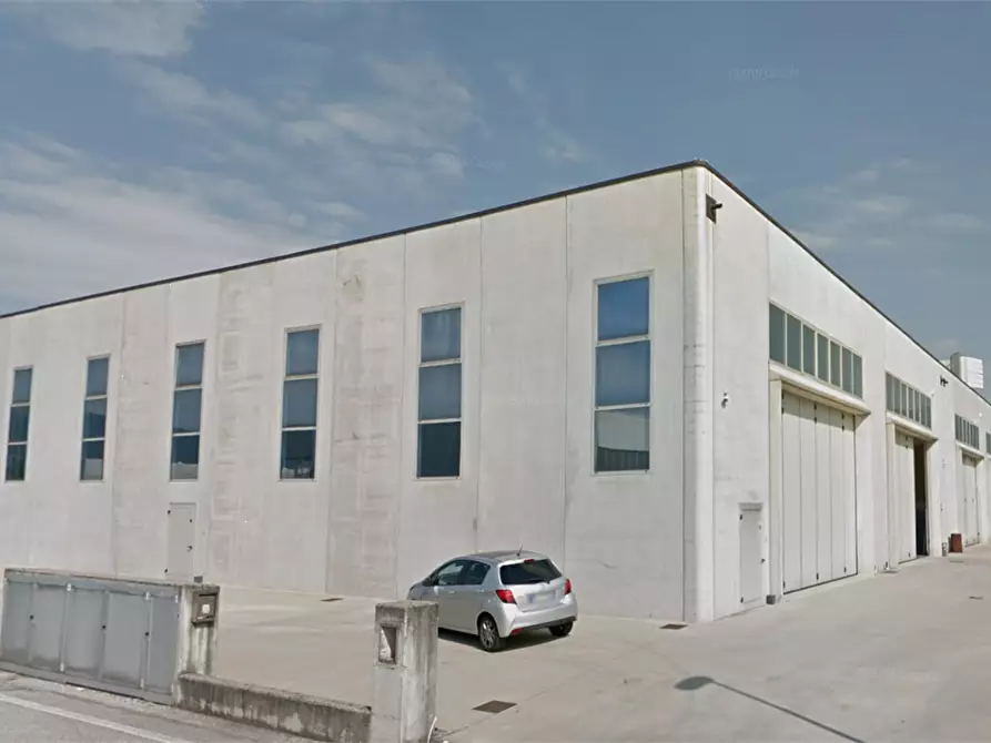 Immagine 6 di Magazzino in vendita  in Via Isaac Newton a Malo