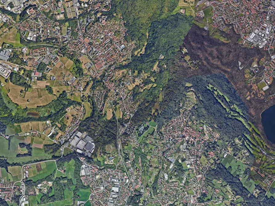 Immagine 15 di Appartamento in vendita  in Via Montessori a Como