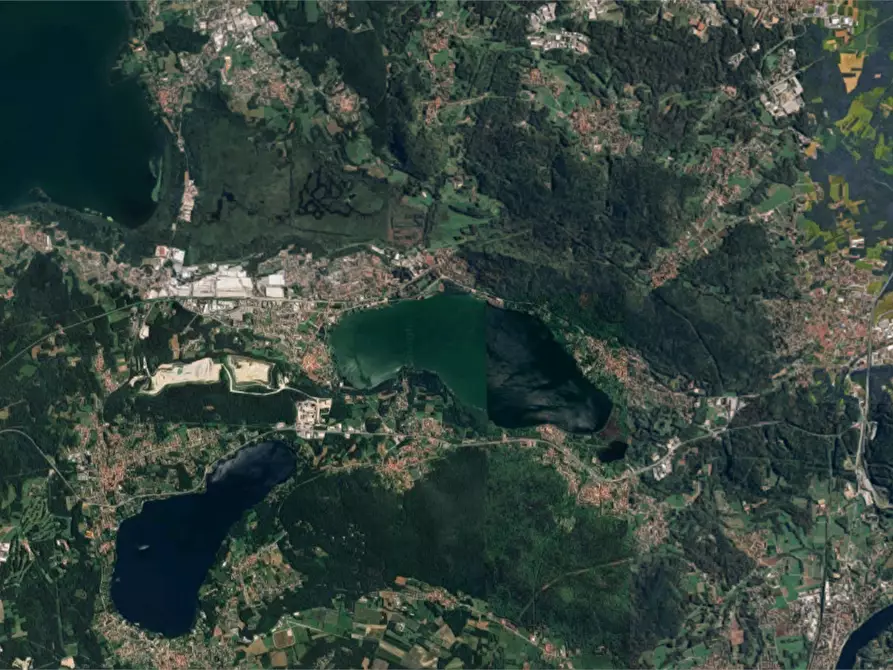 Immagine 12 di Appartamento in vendita  in Largo Giulio Cesare a Varano Borghi