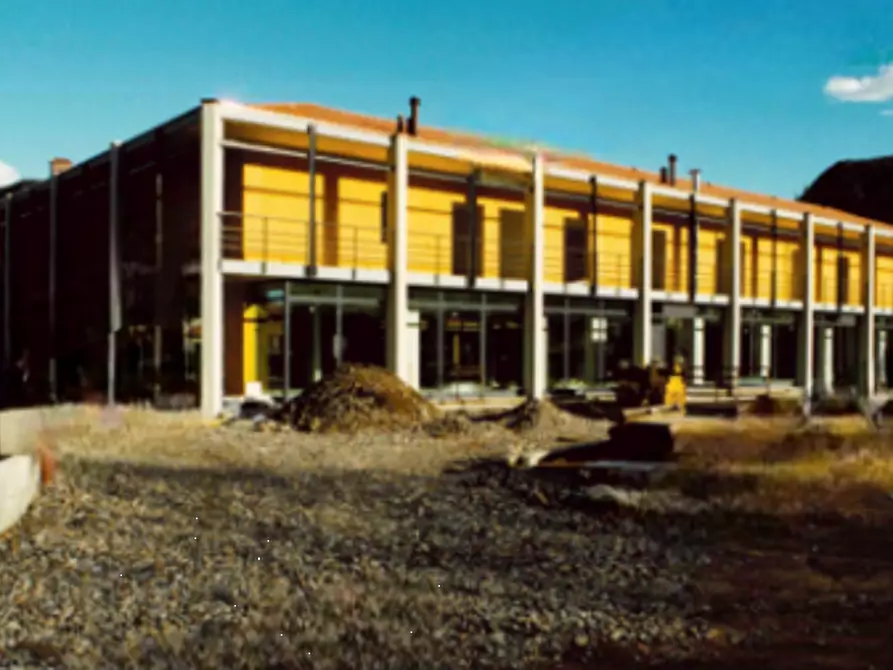 Immagine 1 di Negozio in vendita  in Via degli Alpini  a Bisuschio