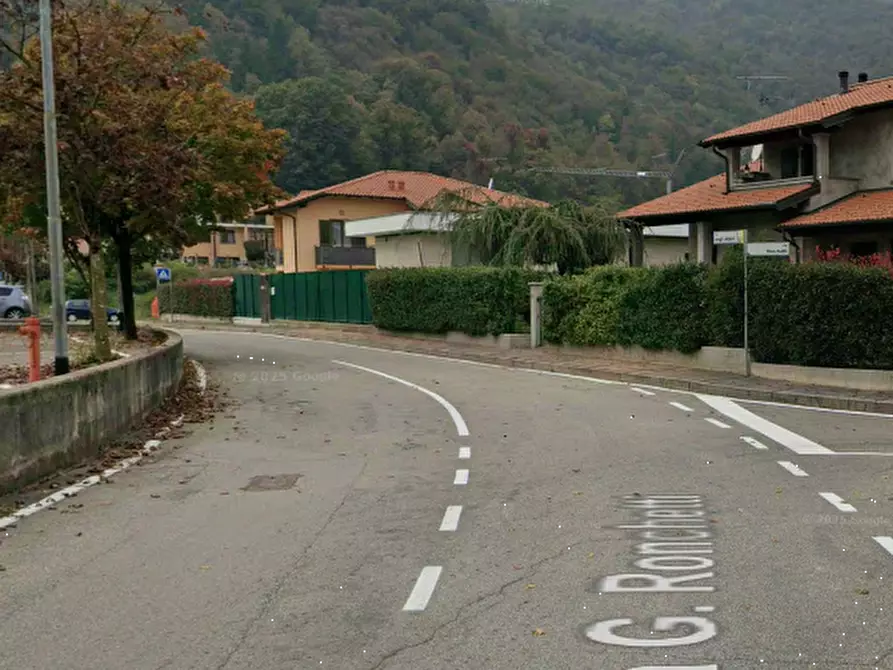 Immagine 5 di Negozio in vendita  in Via degli Alpini  a Bisuschio
