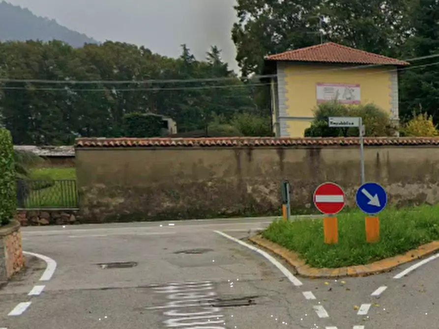 Immagine 6 di Negozio in vendita  in Via degli Alpini  a Bisuschio