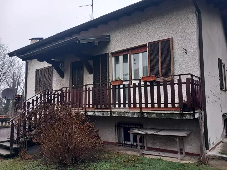 Immagine 2 di Casa indipendente in vendita  in Via Roncaccio a Cocquio-Trevisago