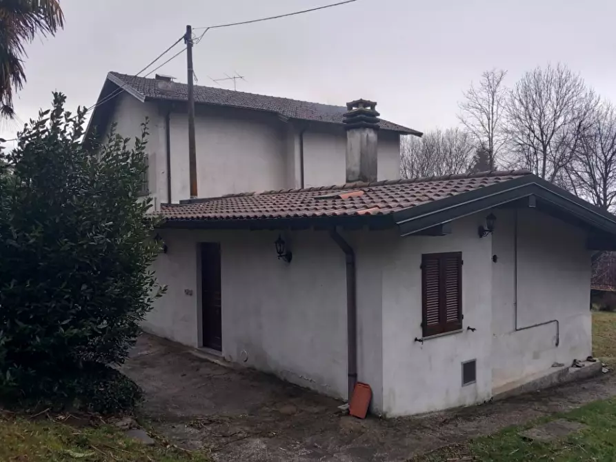 Immagine 3 di Casa indipendente in vendita  in Via Roncaccio a Cocquio-Trevisago