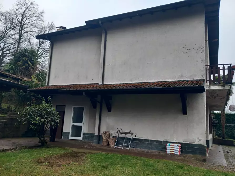 Immagine 6 di Casa indipendente in vendita  in Via Roncaccio a Cocquio-Trevisago