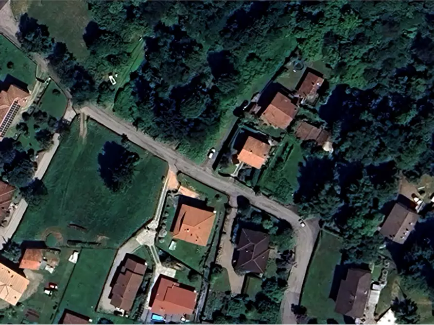 Immagine 13 di Casa indipendente in vendita  in Via Roncaccio a Cocquio-Trevisago