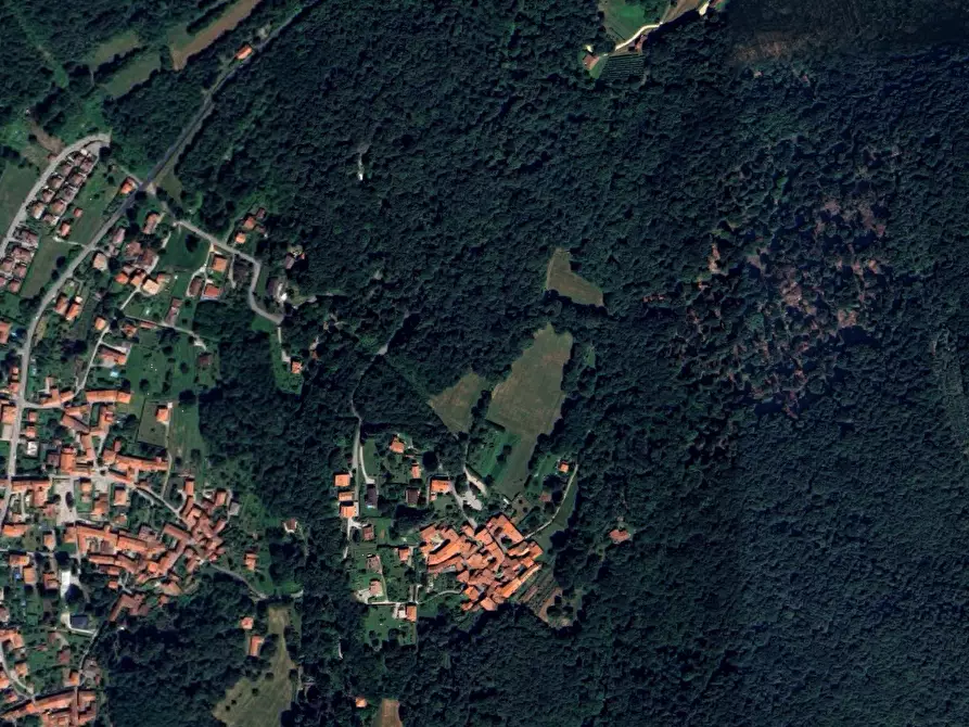 Immagine 15 di Casa indipendente in vendita  in Via Roncaccio a Cocquio-Trevisago